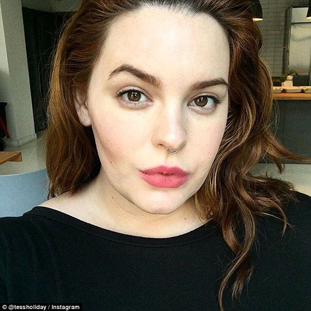 files/Tess_Holliday_shares_image_of_her_baby_bump_at_eight_months_pregnant_60169316-b0ce-44ed-abe1-35f3f31e544d.jpg